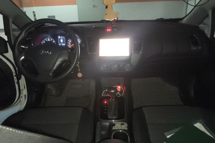Used Kia K3 2016 1.6L Automatic GL Center Console