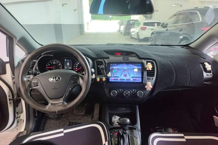 Used Kia K3 2016 1.6L Automatic GLS Center Console