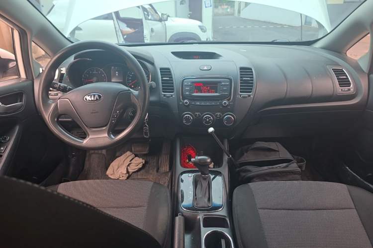 Used Kia K3 2016 1.6L Automatic GL Center Console