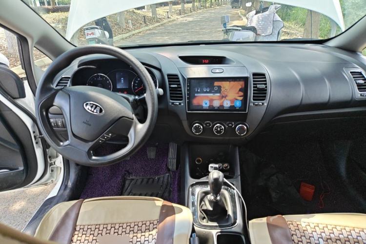 Used Kia K3 2016 1.6L Manual GL Center Console