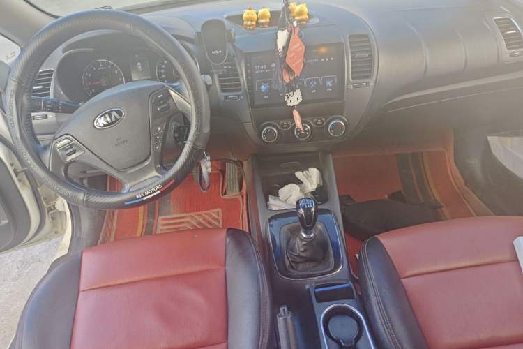 Used Kia K3 2016 1.6L Manual GLS Center Console