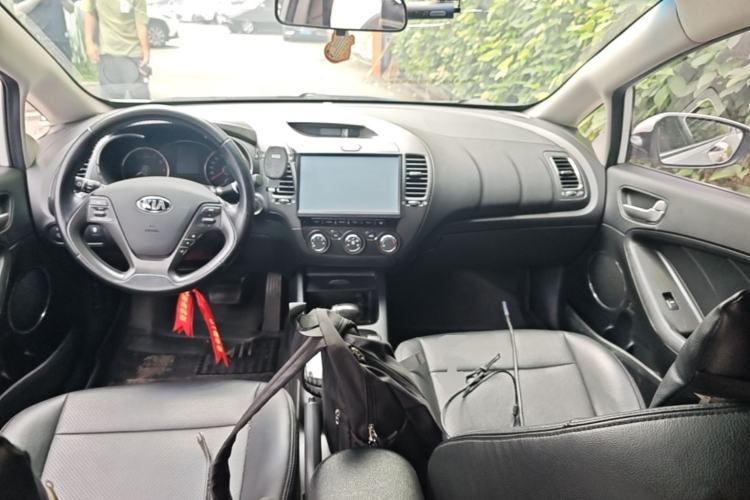 Used Kia K3 2016 1.6L Automatic GLS Center Console