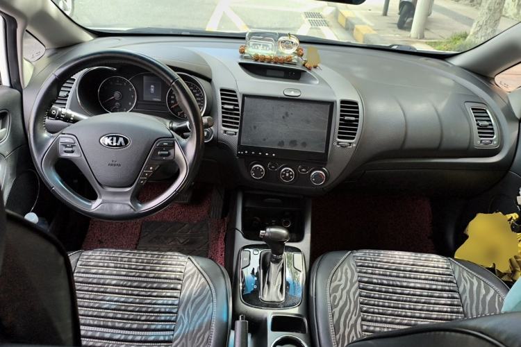 Used Kia K3 2016 1.6L Automatic GLS Center Console