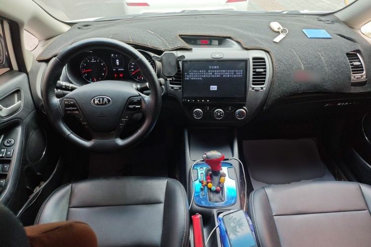 Used Kia K3 2016 1.6L Automatic GLS Center Console