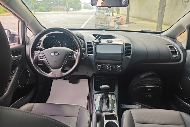 Used Kia K3 2016 1.6L Automatic GLS Center Console