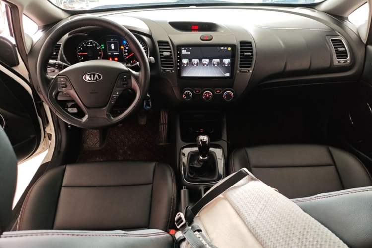 Used Kia K3 2016 1.6L Manual GLS Center Console