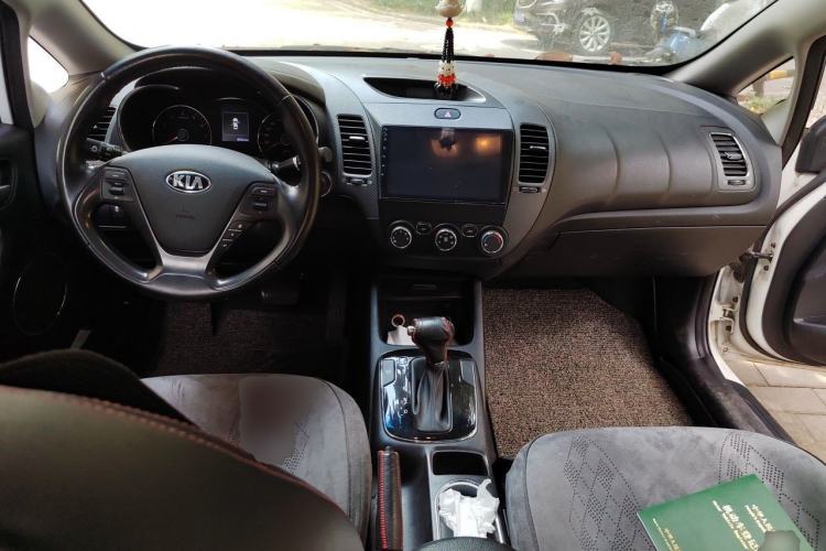 Used Kia K3 2016 1.6L Automatic GLS Center Console