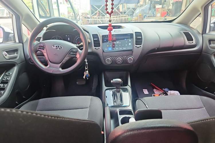 Used Kia K3 2016 1.6L Automatic GLS Center Console