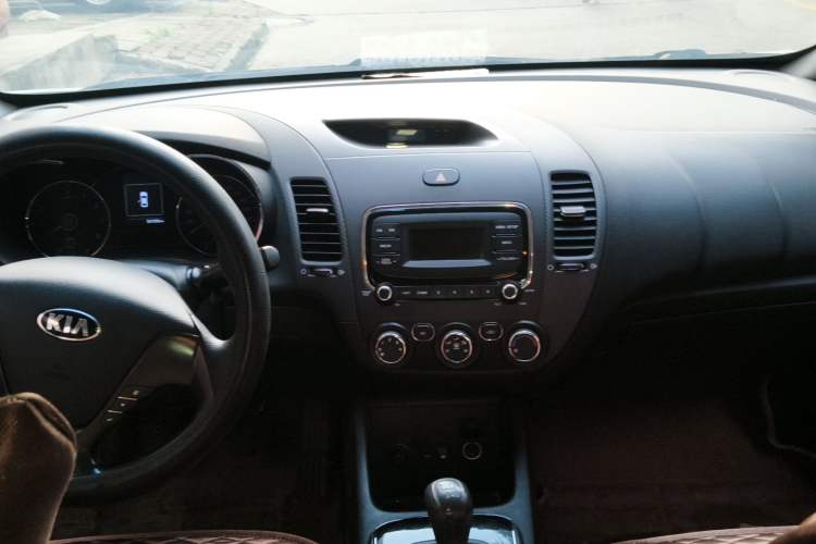 Used Kia K3 2016 1.6L Manual GL Center Console