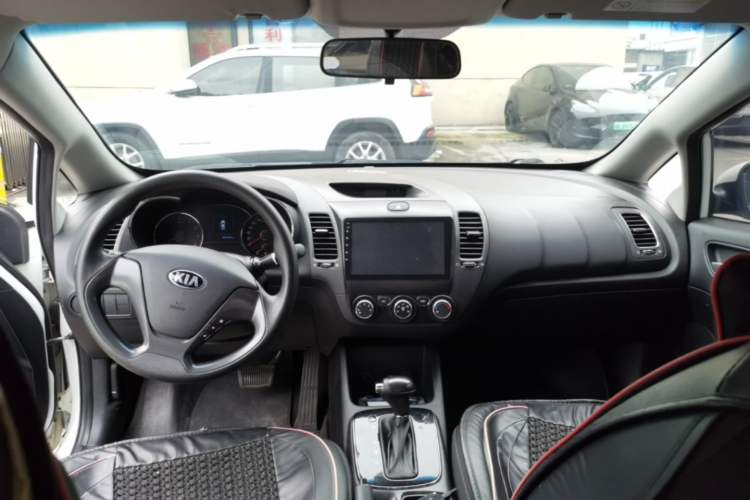 Used Kia K3 2016 1.6L Automatic GL Center Console