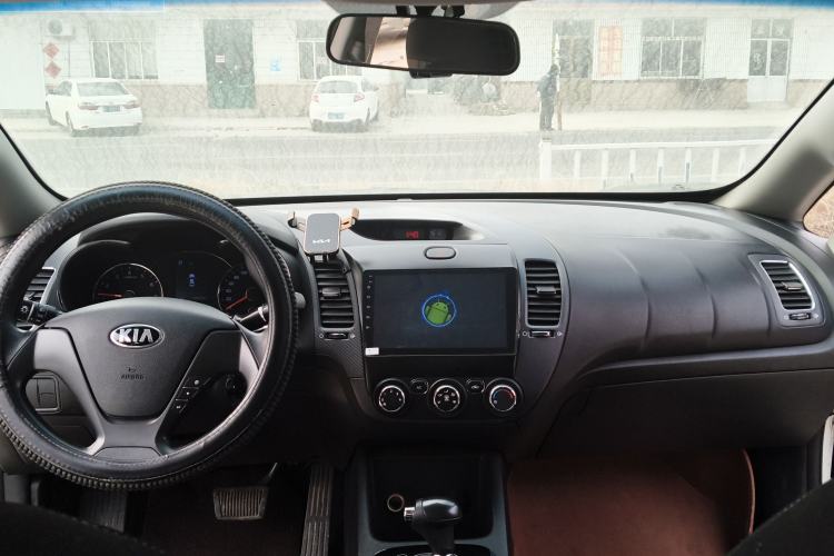 Used Kia K3 2016 1.6L Automatic GL Center Console