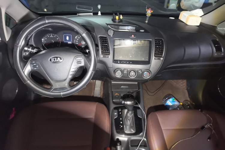 Used Kia K3 2016 1.6L Automatic GLS Center Console