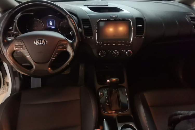 Used Kia K3 2016 1.6L Automatic DLX Center Console