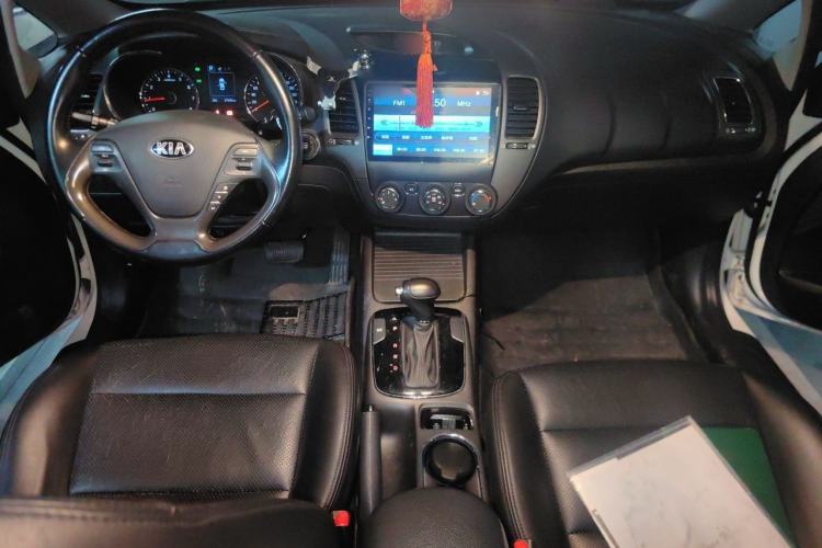 Used Kia K3 2016 1.6L Automatic GLS Center Console