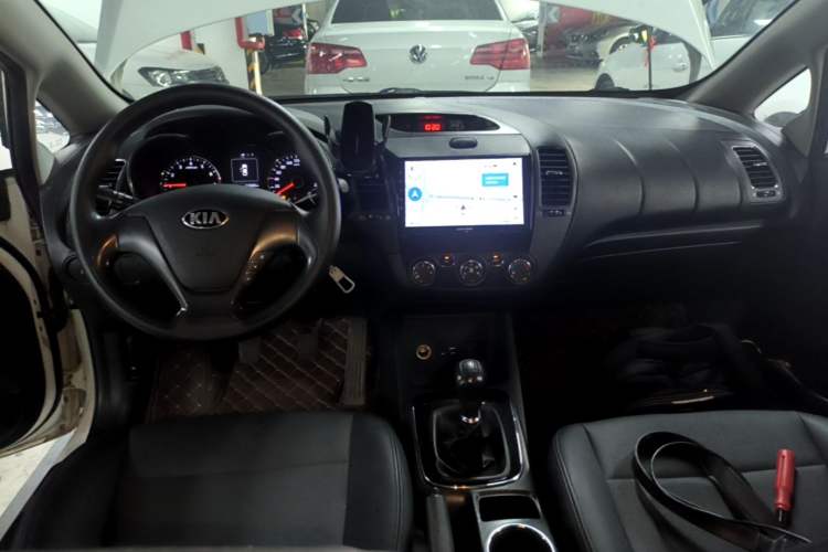 Used Kia K3 2016 1.6L Manual GL Center Console