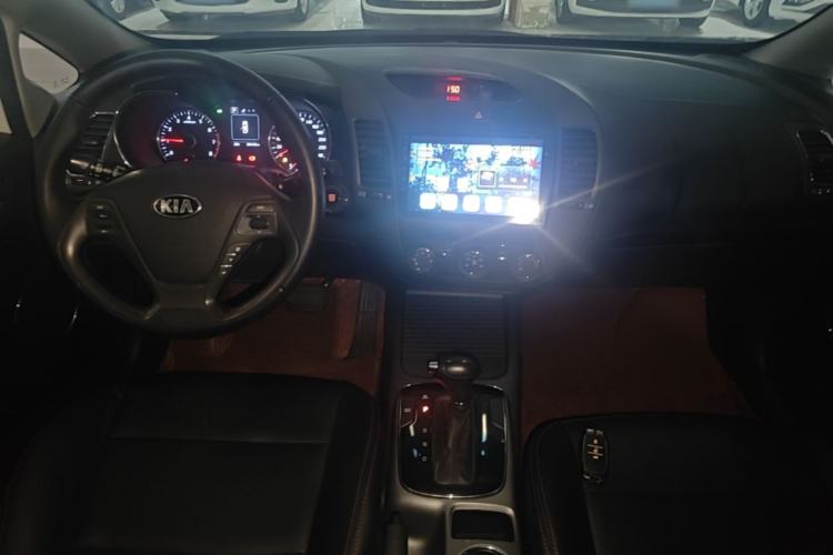 Used Kia K3 2016 1.6L Automatic GLS Center Console