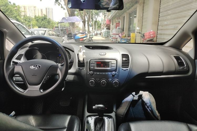 Used Kia K3 2016 1.6L Automatic GL Center Console