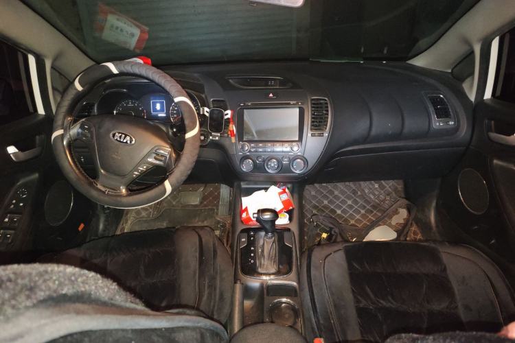 Used Kia K3 2016 1.6L Automatic GLS Center Console