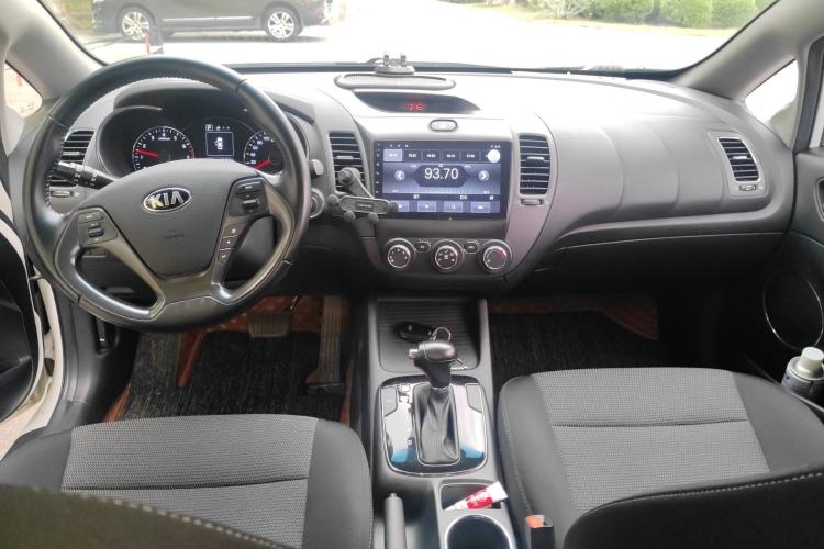Used Kia K3 2016 1.6L Automatic GLS Center Console