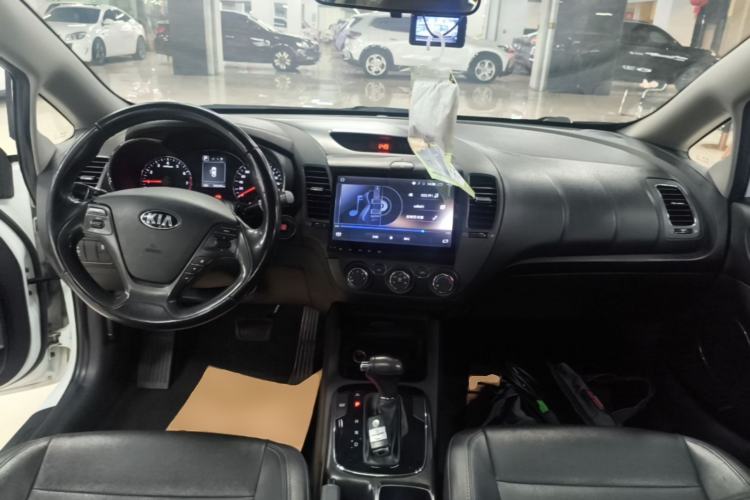 Used Kia K3 2016 1.6L Automatic GLS Center Console