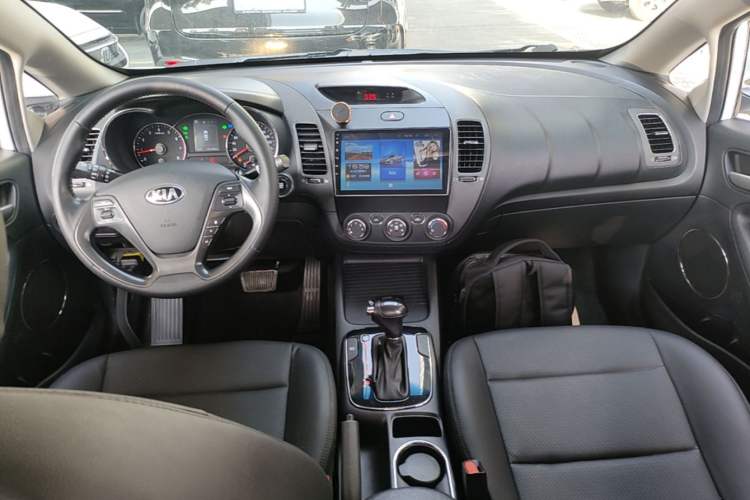 Used Kia K3 2016 1.6L Automatic GLS Center Console