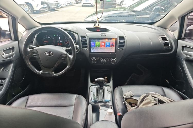 Used Kia K3 2016 1.6L Automatic GLS Center Console