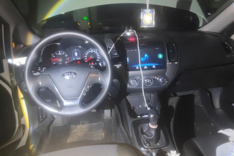 Used Kia K3 2016 1.6L Manual GL Center Console