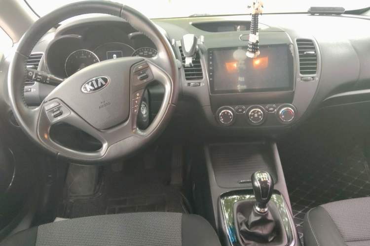 Used Kia K3 2016 1.6L Manual GLS Center Console