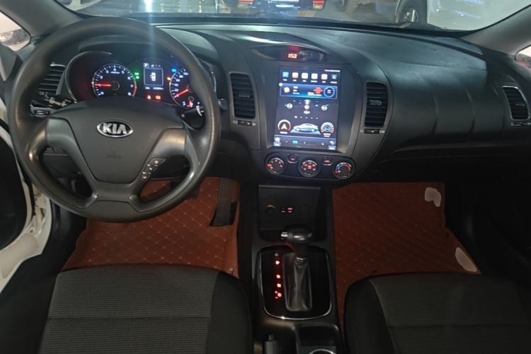 Used Kia K3 2016 1.6L Automatic GL Center Console