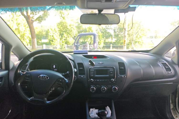 Used Kia K3 2016 1.6L Automatic GLS Center Console
