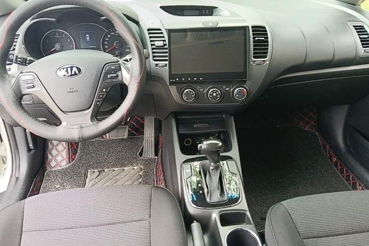 Used Kia K3 2016 1.6L Automatic GLS Center Console