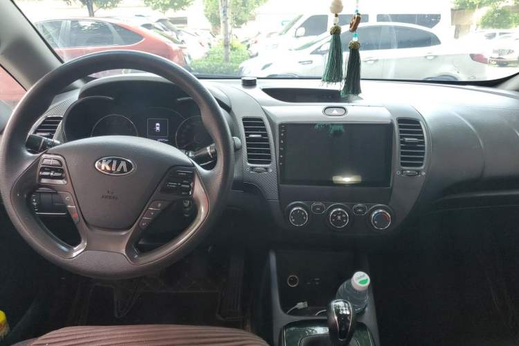 Used Kia K3 2016 1.6L Manual GL Center Console