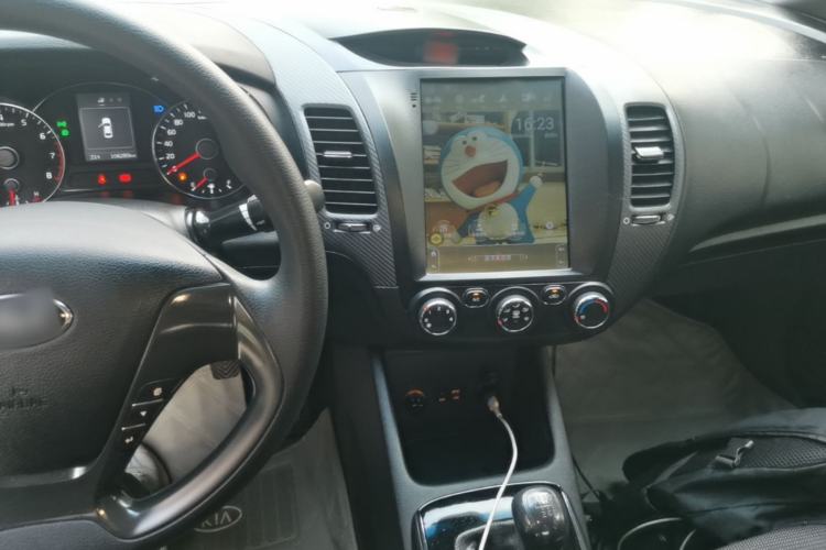 Used Kia K3 2016 1.6L Manual GL Center Console