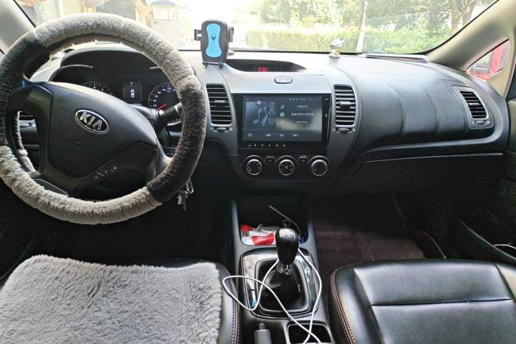Used Kia K3 2016 1.6L Manual GL Center Console