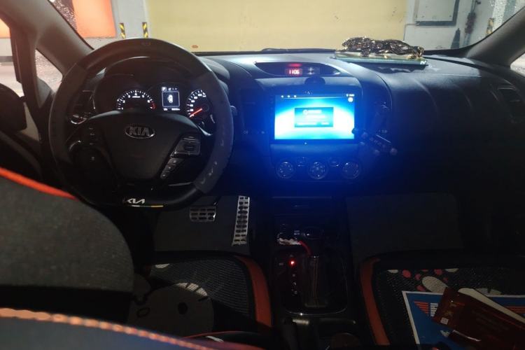 Used Kia K3 2016 1.4T Automatic GLS Center Console