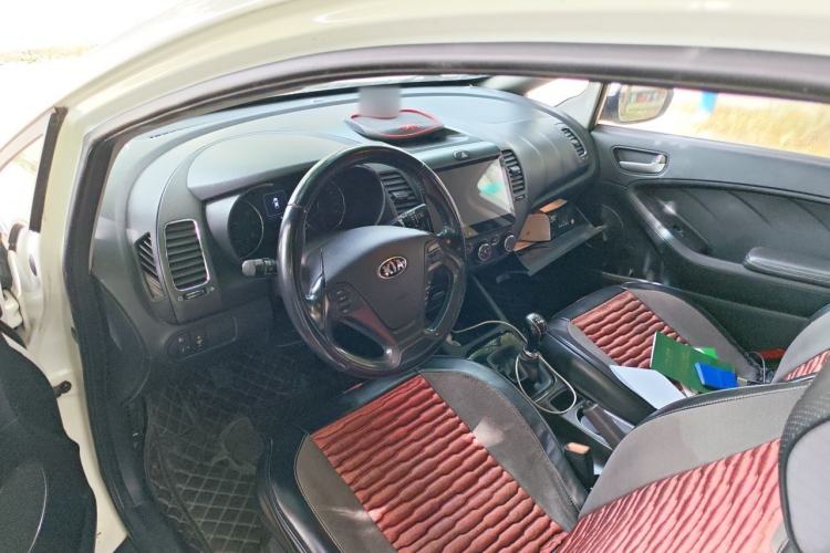 Used Kia K3 2016 1.6L Manual GLS Center Console