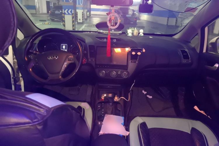 Used Kia K3 2016 1.6L Automatic GLS Center Console