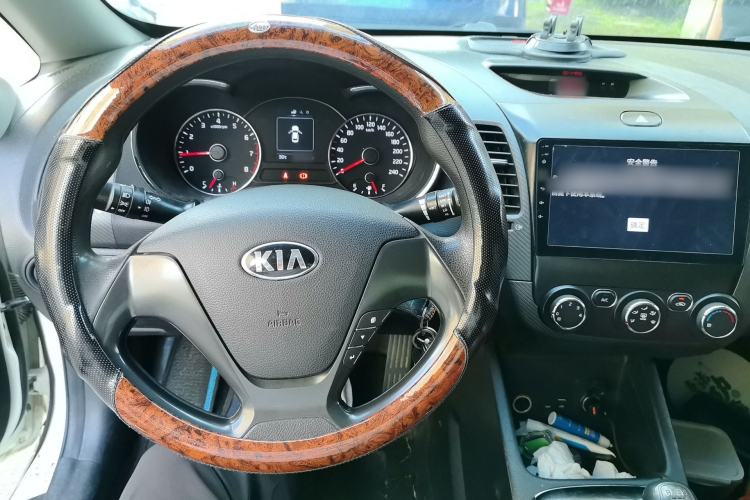 Used Kia K3 2016 1.6L Manual GL Center Console