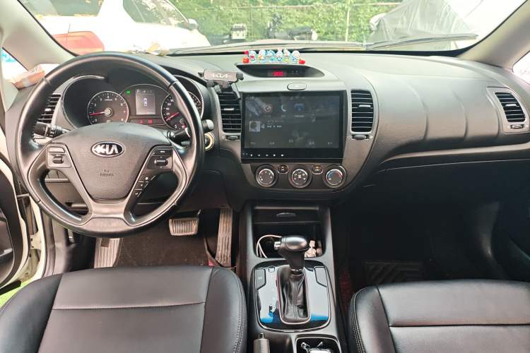 Used Kia K3 2016 1.6L Automatic GLS Center Console