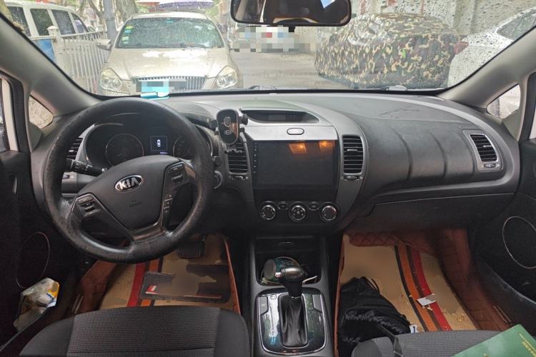 Used Kia K3 2016 1.6L Automatic GLS Center Console