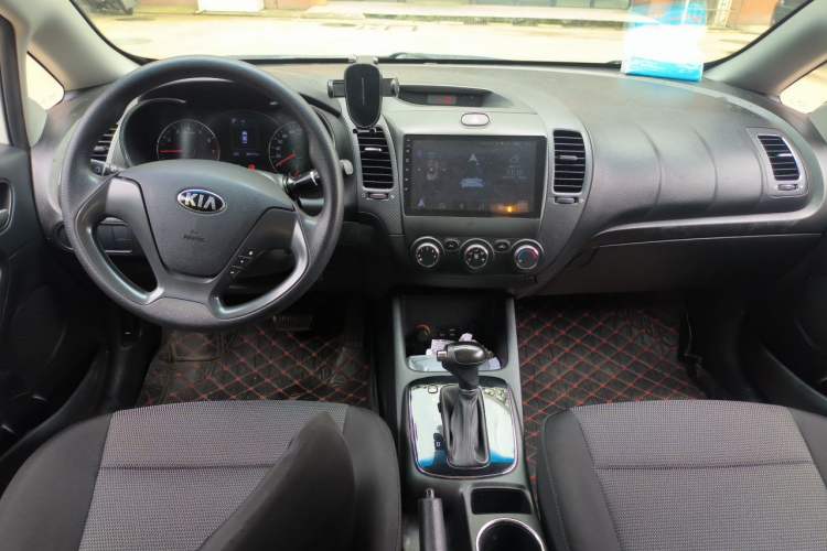 Used Kia K3 2016 1.6L Automatic GL Center Console