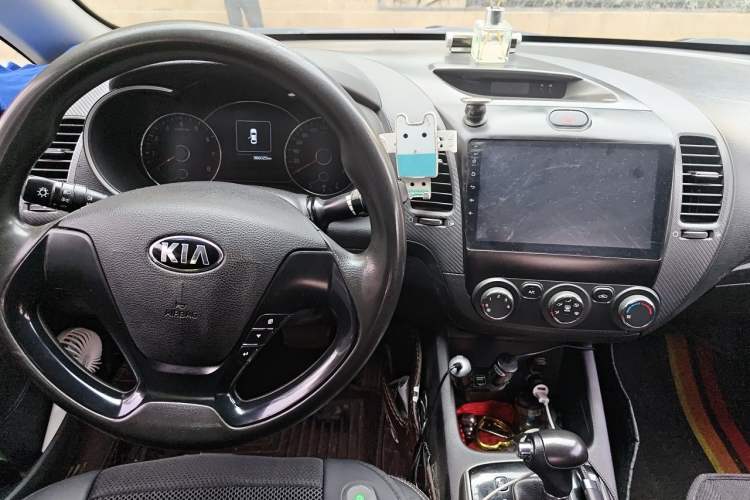Used Kia K3 2016 1.6L Automatic GL Center Console