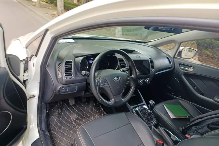 Used Kia K3 2016 1.6L Manual GLS Center Console