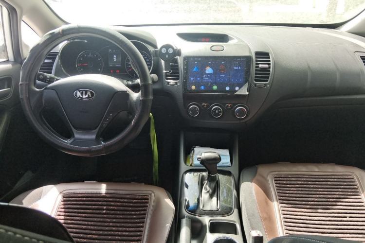Used Kia K3  Center Console