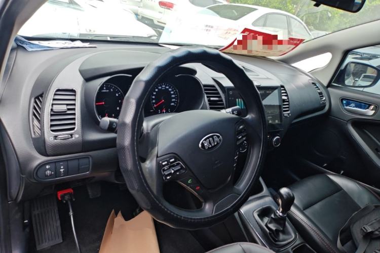Used Kia K3 2016 1.6L Manual GL Center Console
