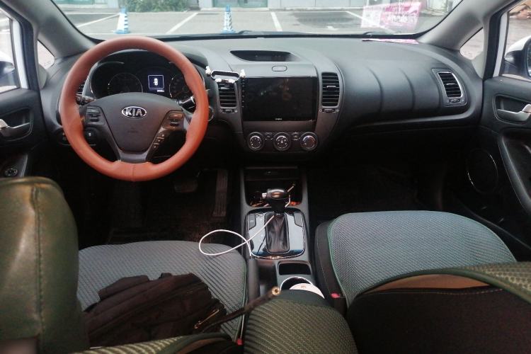 Used Kia K3 2016 1.6L Automatic GLS Center Console