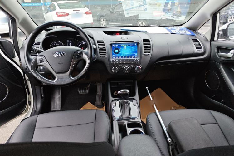 Used Kia K3 2016 1.6L Automatic GLS Center Console