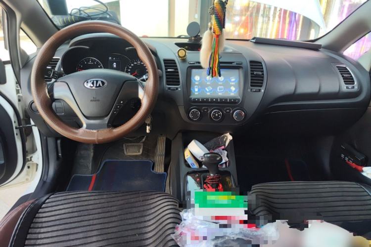 Used Kia K3 2016 1.6L Automatic GL Center Console