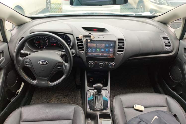 Used Kia K3 2016 1.6L Automatic GLS Center Console
