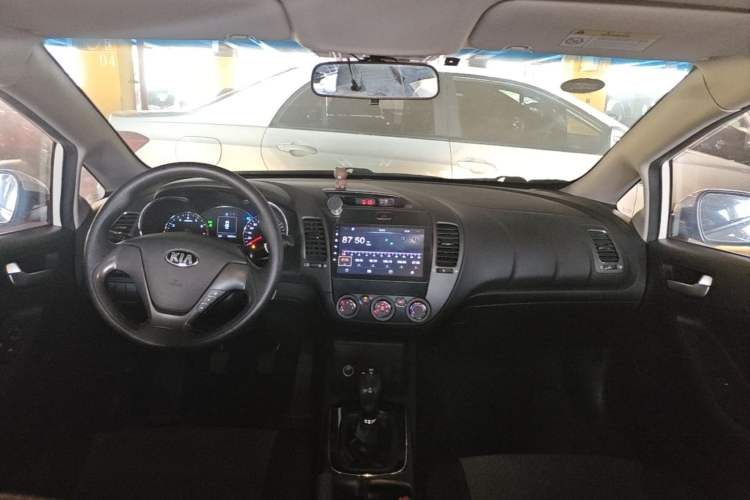 Used Kia K3 2016 1.6L Manual GL Center Console